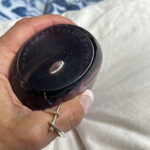 Orrefor Swedish signed Amethyst Art Glass vase. Signed Earnest Gordon  10.75in - Picture 5 of 6